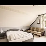 Oyperlen Lodge *